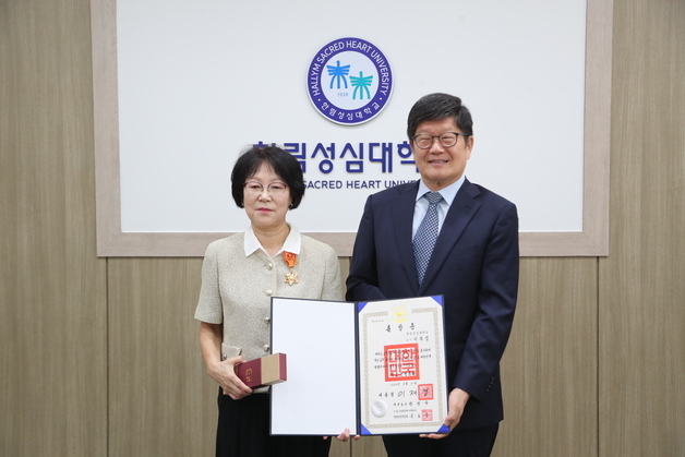 이희섭 한림성심대 명예교수, 옥조근정훈장…퇴임 장학금 500만원 기부