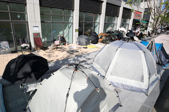 "텐트 치고 43시간째 대기"…대구 신축 아파트 전세 계약 '오픈 런'