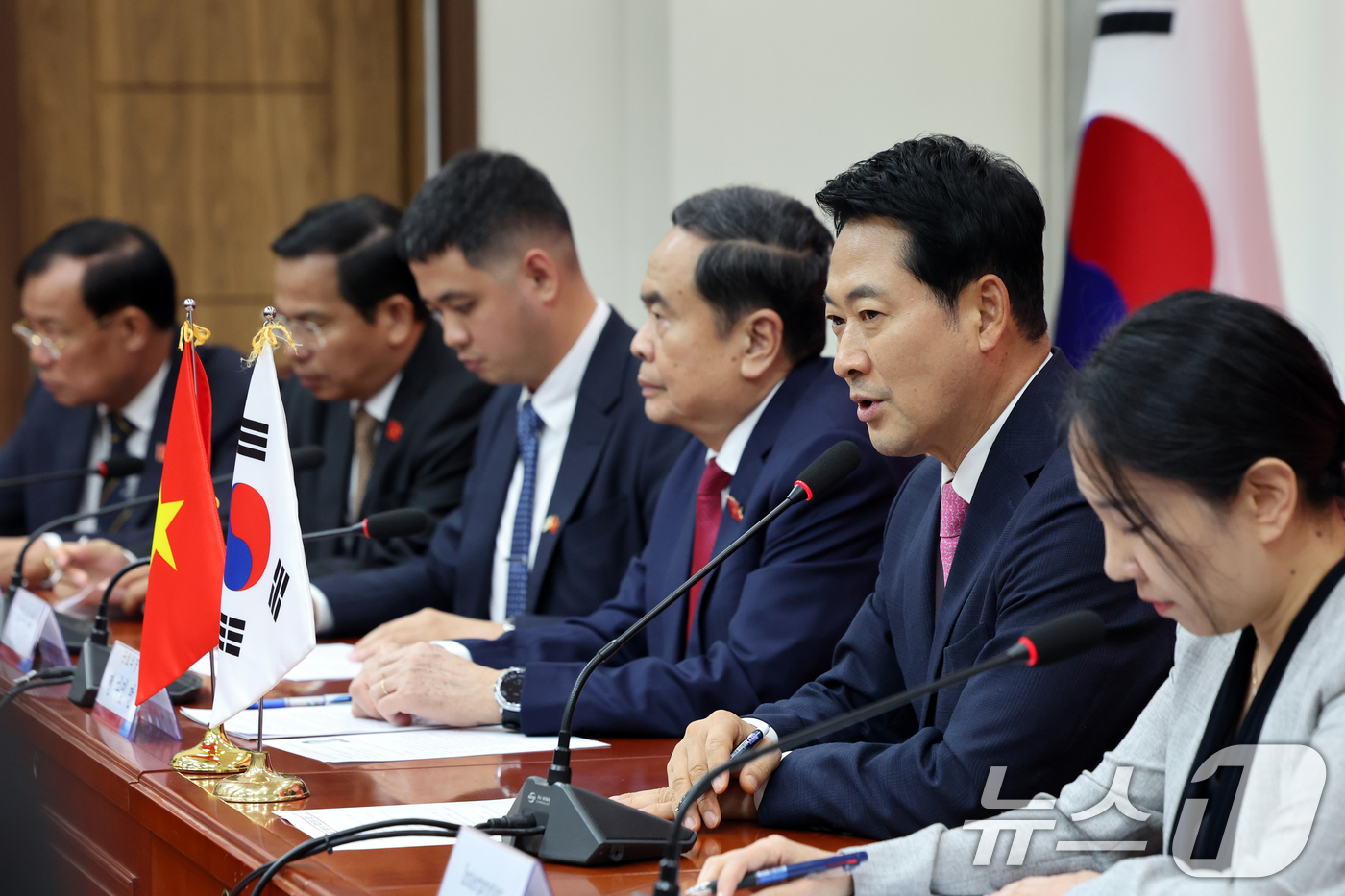 (서울=뉴스1) 황기선 기자 = 장동혁 국민의힘 대표가 7일 오후 서울 여의도 국회에서 쩐 타잉 먼 베트남 국회의장을 접견, 인사말을 하고 있다. 2026.9.7/뉴스1