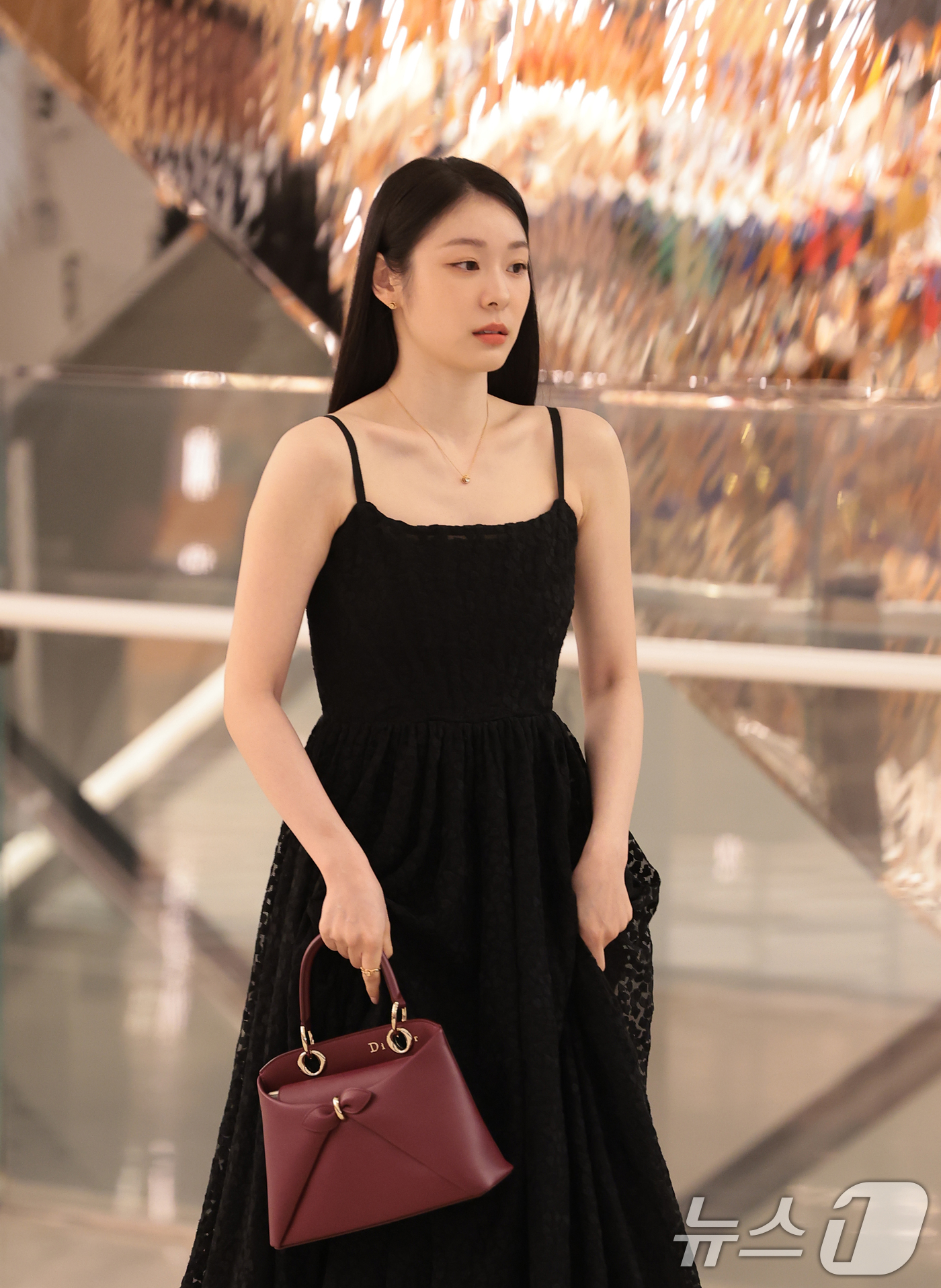 (서울=뉴스1) 권현진 기자 = 피겨여왕 김연아가 7일 오후 서울 송파구 롯데백화점 잠실점에서 열린 크리스챤 디올 뷰티 ‘루즈 디올 온스테이지 컬렉션’ 팝업 스토어 포토콜 행사에 …