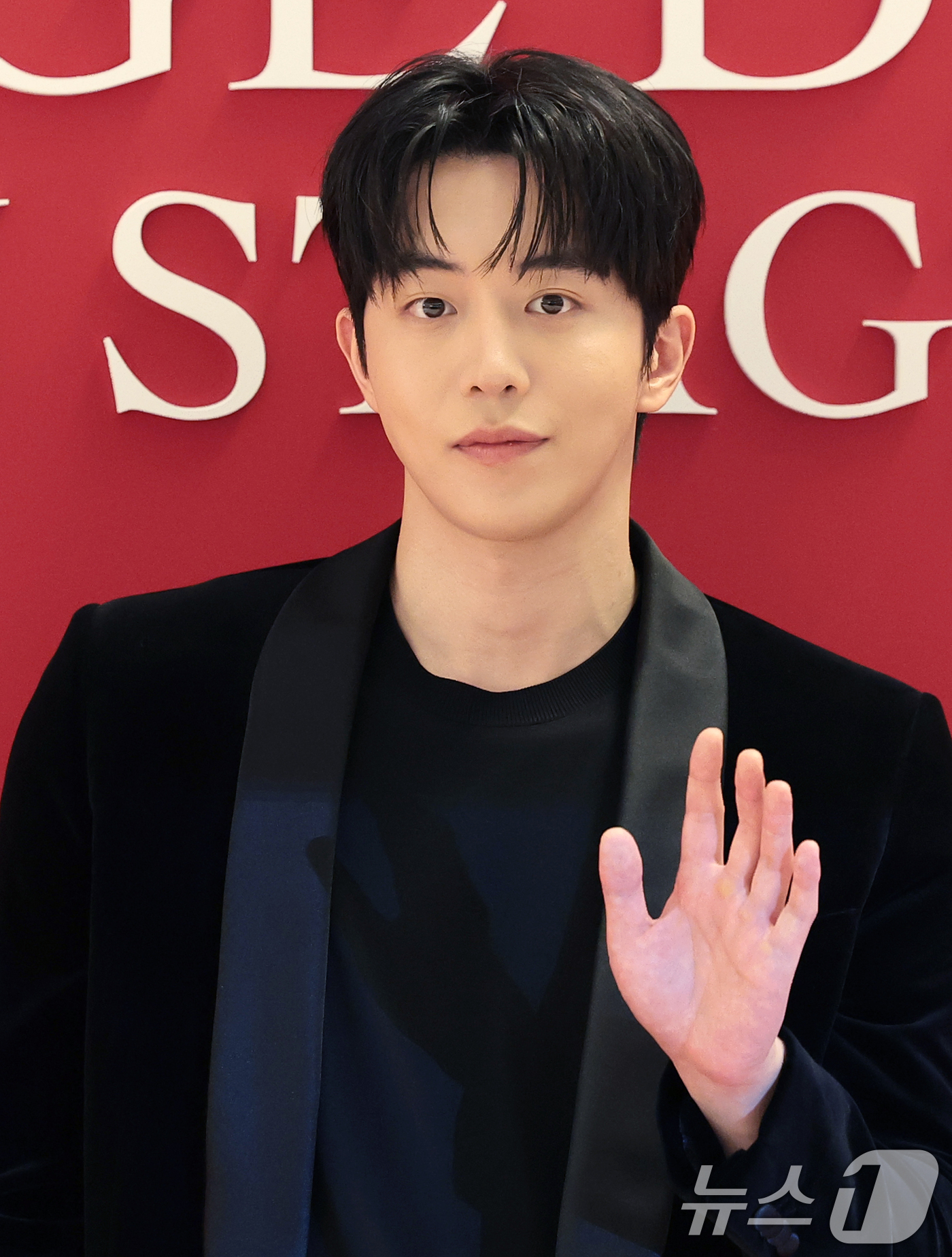 (서울=뉴스1) 권현진 기자 = 배우 남주혁이 7일 오후 서울 송파구 롯데백화점 잠실점에서 열린 크리스챤 디올 뷰티 ‘루즈 디올 온스테이지 컬렉션’ 팝업 스토어 포토콜 행사에 참석 …