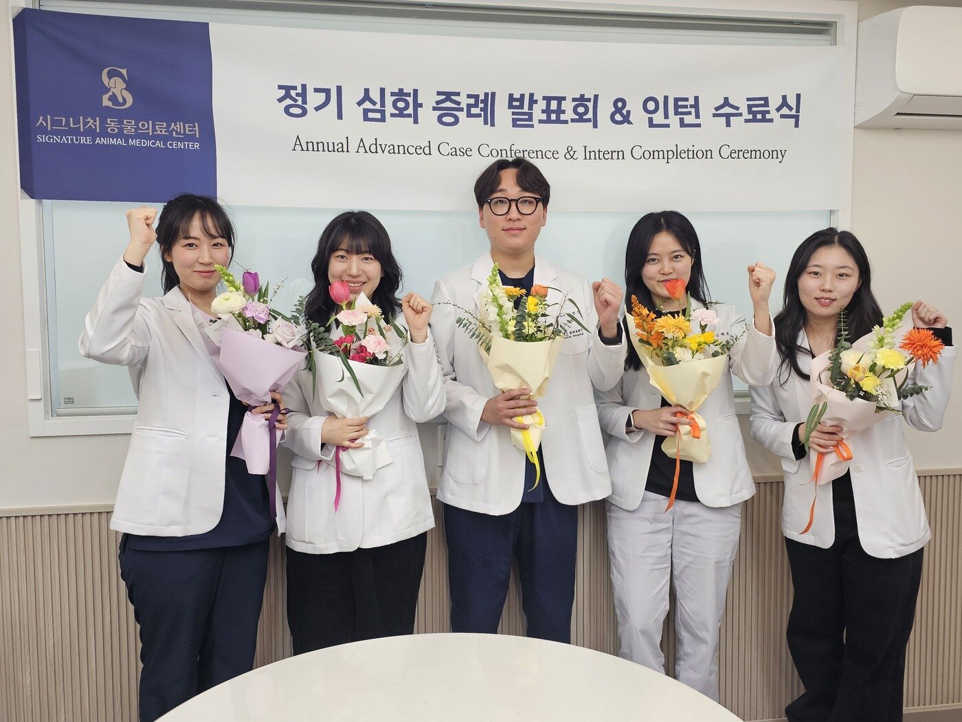 본문 이미지 - 시그니처동물의료센터는 인턴 과정 마지막에 1년 동안 직접 경험하고 공부한 증례를 정리해 발표하는 증례발표회를 연다(병원 제공). ⓒ 뉴스1