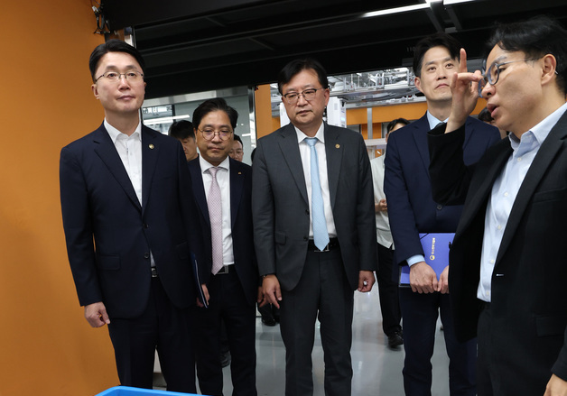 피지컬 AI  실증랩(카이로스) 현장 둘러보는 류제명 과기정통부 2차관