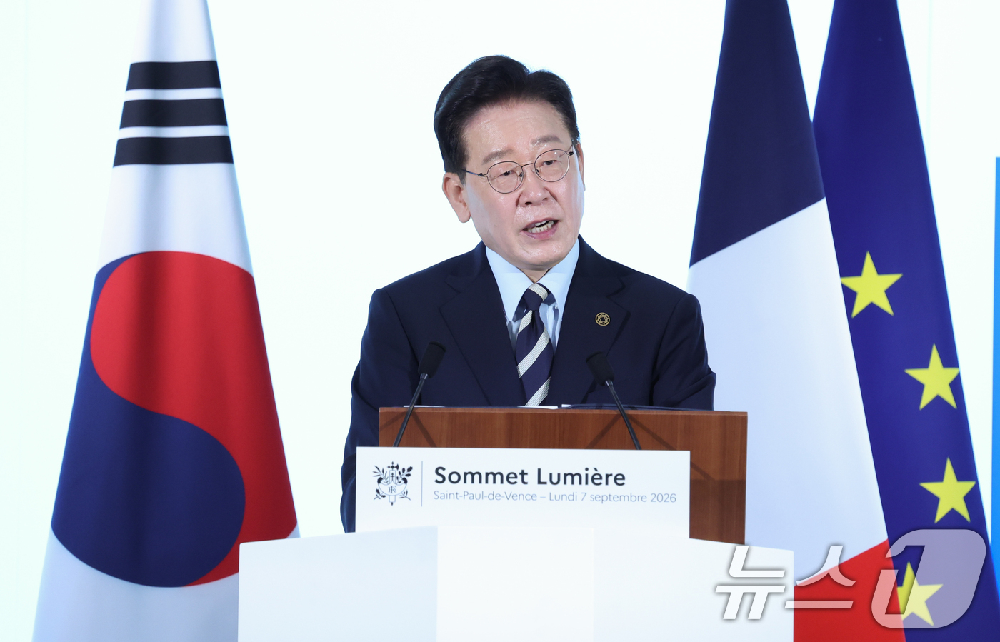 (생폴드방스(프랑스)=뉴스1) 이재명 기자 = 프랑스를 국빈 방문 중인 이재명 대통령이 7일(현지시간) 생폴드방스 매그 재단 내 니콜 다소 홀에서 열린 뤼미에르 서밋에서 개막연설을 …