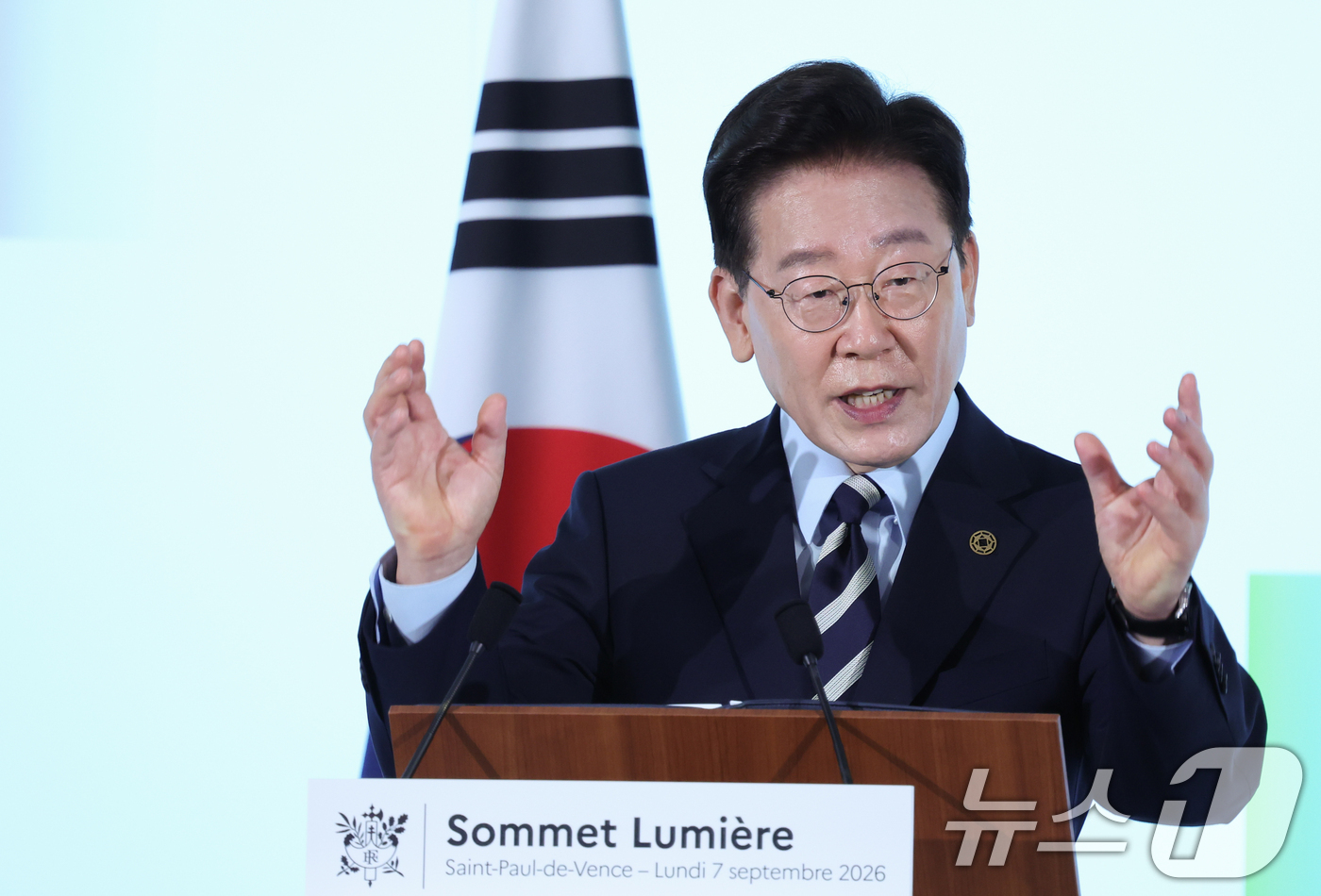 (생폴드방스(프랑스)=뉴스1) 이재명 기자 = 프랑스를 국빈 방문 중인 이재명 대통령이 7일(현지시간) 생폴드방스 매그 재단 내 니콜 다소 홀에서 열린 뤼미에르 서밋에서 개막연설을 …