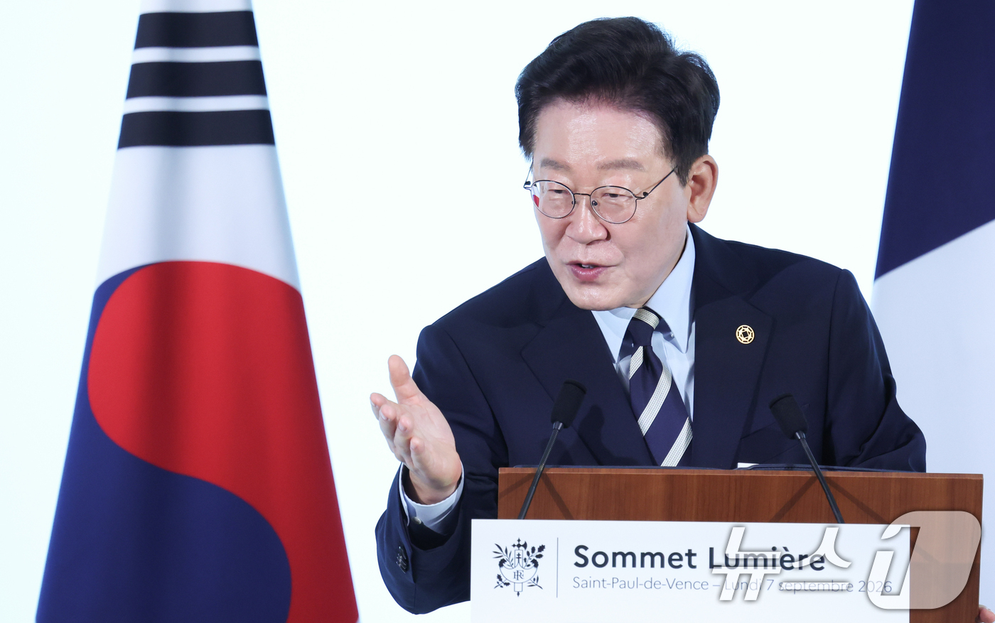 (생폴드방스(프랑스)=뉴스1) 이재명 기자 = 프랑스를 국빈 방문 중인 이재명 대통령이 7일(현지시간) 생폴드방스 매그 재단 내 니콜 다소 홀에서 열린 뤼미에르 서밋에서 개막연설을 …