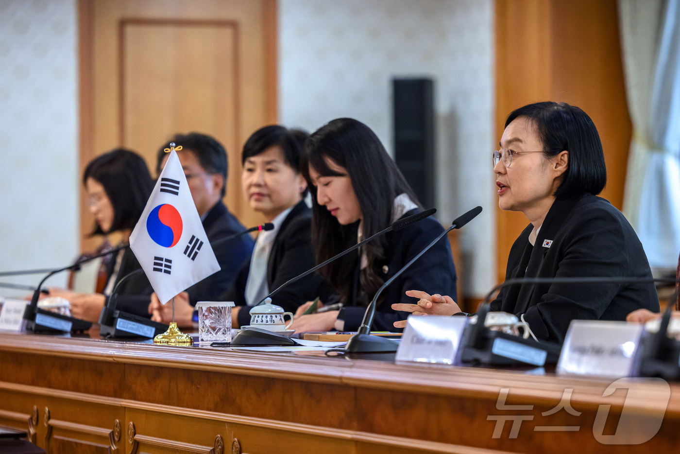 (서울=뉴스1) = 한성숙 국무총리가 7일 서울 종로구 정부서울청사에서 쩐 타잉 먼 베트남 국회의장을 접견, 인사말을 하고 있다. (총리실 제공. 재판매 및 DB 금지) 2026. …