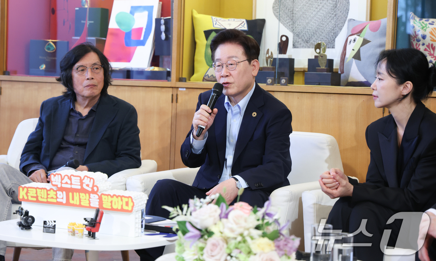 (생폴드방스(프랑스)=뉴스1) 이재명 기자 = 프랑스를 국빈 방문 중인 이재명 대통령이 7일(현지시간) 생폴드방스 매그 재단에서 열린 '뤼미에르 서밋' 영화인과의 대화에서 발언하고 …