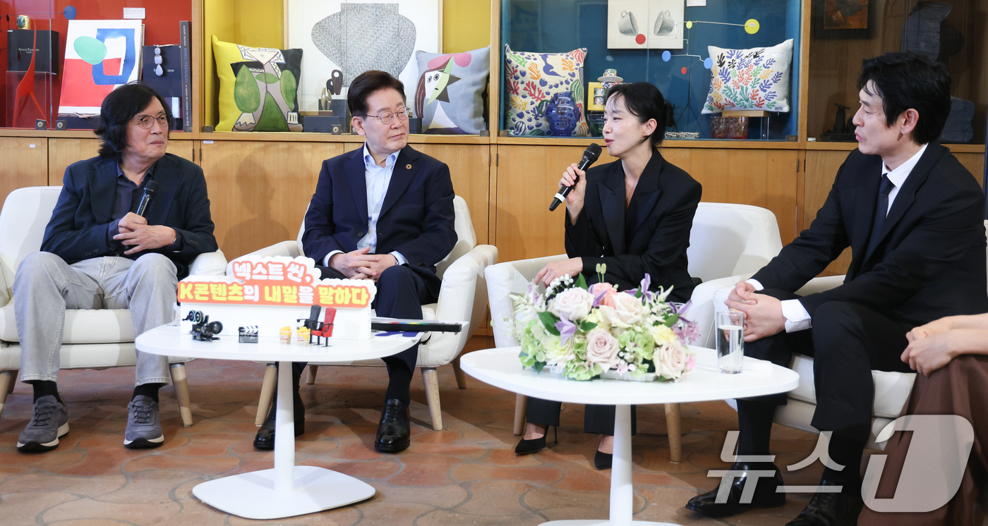 (생폴드방스(프랑스)=뉴스1) 이재명 기자 = 프랑스를 국빈 방문 중인 이재명 대통령이 7일(현지시간) 생폴드방스 매그 재단에서 열린 '뤼미에르 서밋' 영화인과의 대화에서 배우 전 …
