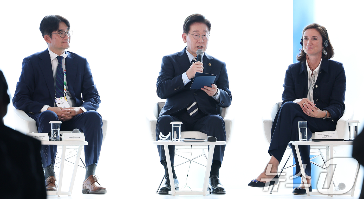(생폴드방스(프랑스)=뉴스1) 이재명 기자 = 프랑스를 국빈 방문 중인 이재명 대통령이 7일(현지시간) 생폴드방스 매그 재단에서 열린 '뤼미에르 서밋' 영화/영상 관련 라운드테이블 …