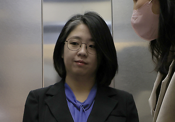가족 정당 사유화 논란 속 출근하는 용혜인 후보자