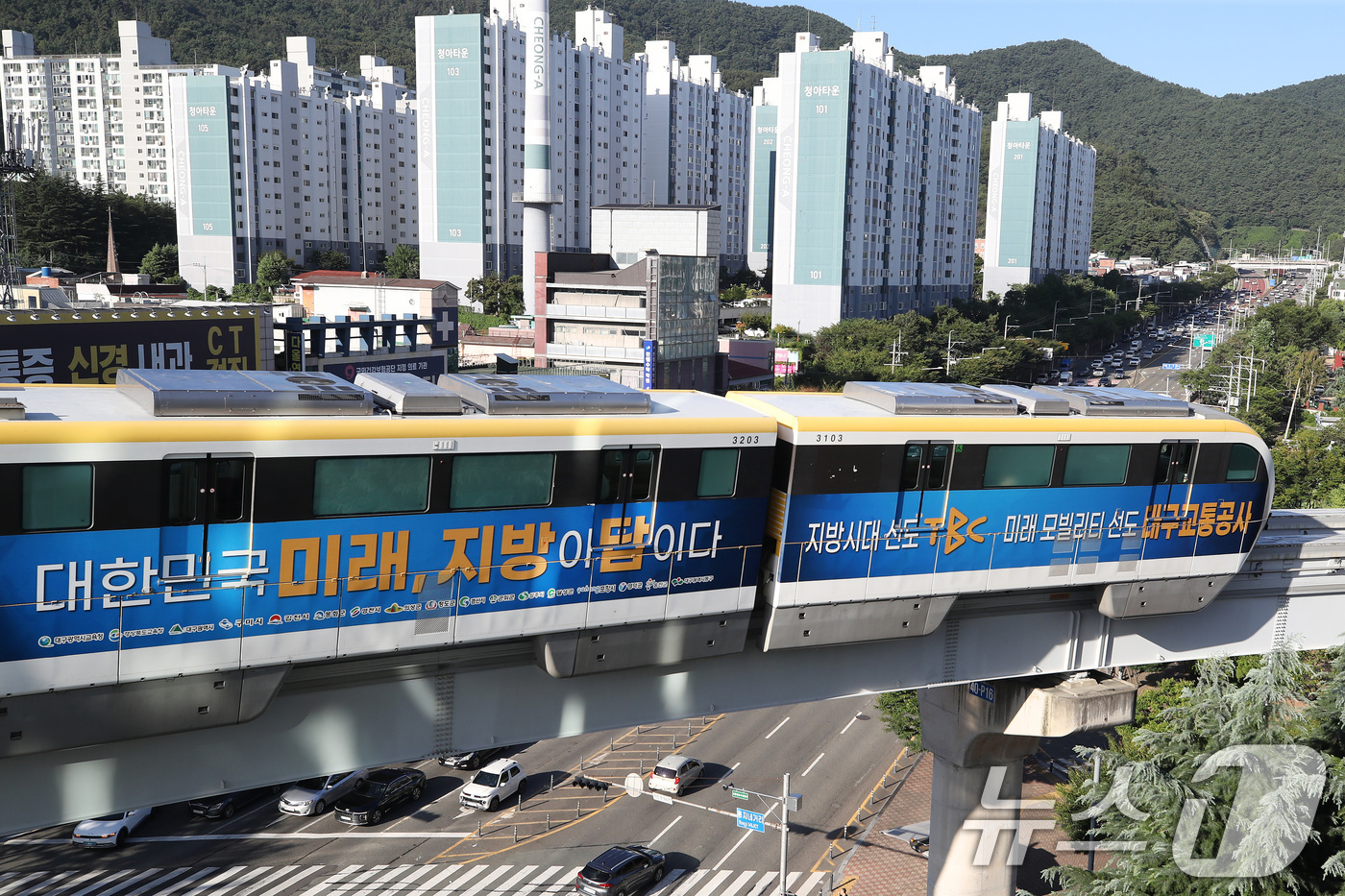 (대구=뉴스1) 공정식 기자 = 8일 오전 대구도시철도 3호선 용지역에서 열차가 출발하고 있다.대구교통공사에 따르면 전날 오후 7시 40분쯤 발생한 대구도시철도 3호선 전력 장애 …