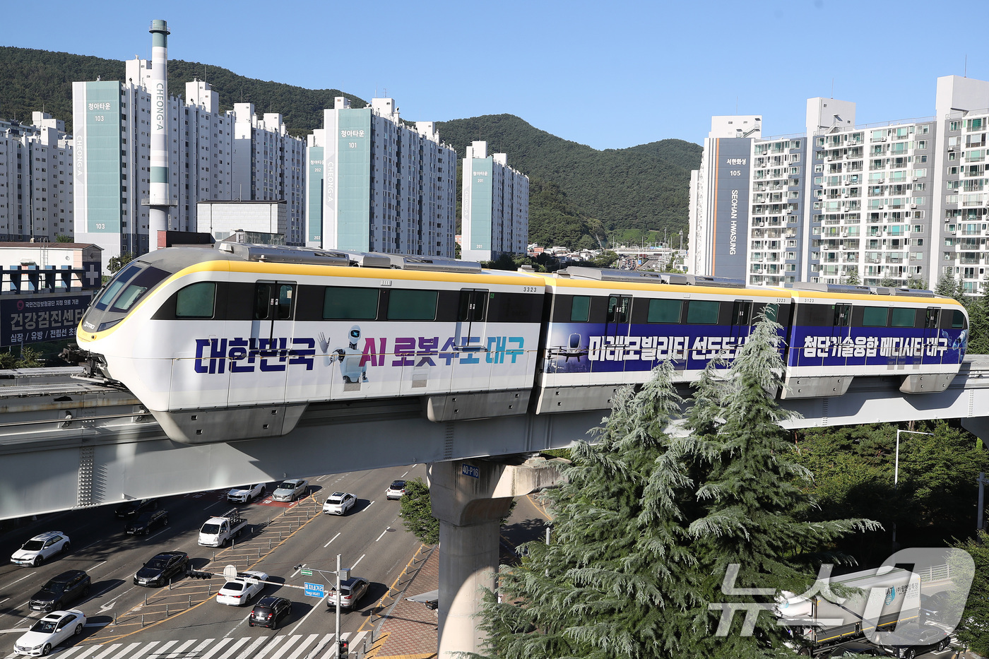 (대구=뉴스1) 공정식 기자 = 8일 오전 대구도시철도 3호선 용지역에서 열차가 출발하고 있다.대구교통공사에 따르면 전날 오후 7시 40분쯤 발생한 대구도시철도 3호선 전력 장애 …