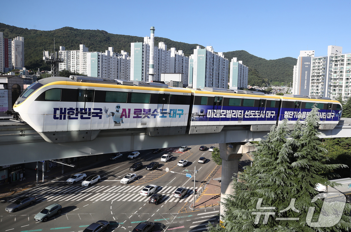 (대구=뉴스1) 공정식 기자 = 8일 오전 대구도시철도 3호선 용지역에서 열차가 출발하고 있다.대구교통공사에 따르면 전날 오후 7시 40분쯤 발생한 대구도시철도 3호선 전력 장애 …