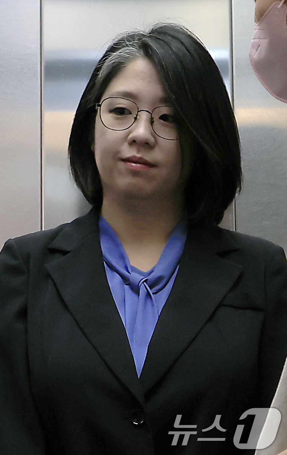(서울=뉴스1) 박정호 기자 = 용혜인 성평등가족부 장관 후보자가 8일 서울 서대문구 한국청소년활동진흥원에 마련된 인사청문회 준비 사무실로 출근하고 있다. 2026.9.8/뉴스1