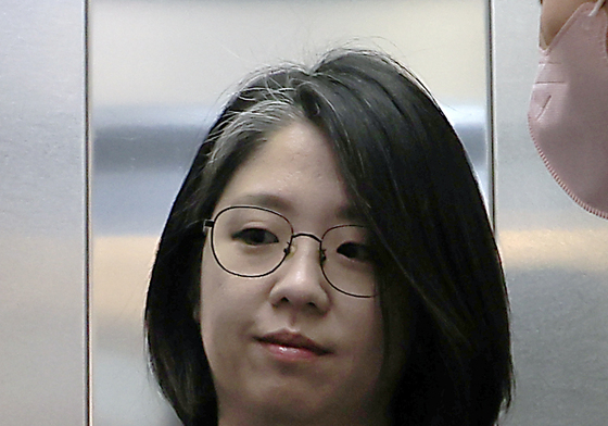 출근하는 용혜인 후보자
