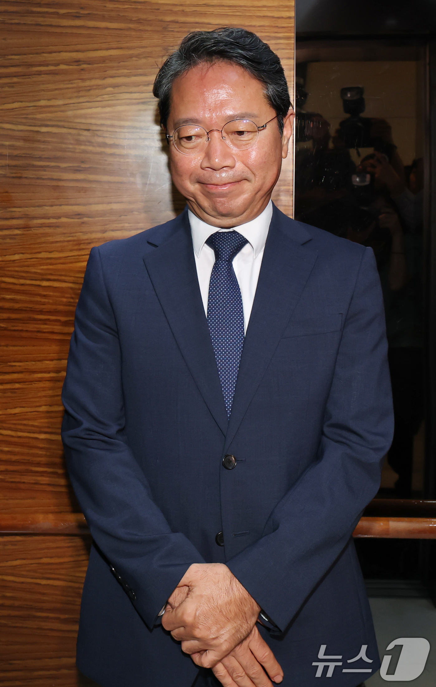 (서울=뉴스1) 김민지 기자 = 김승원 법무부 장관 후보자가 8일 오전 서울 종로구 적선현대빌딩에 마련된 인사청문회 준비 사무실로 출근하고 있다. 2026.9.8/뉴스1