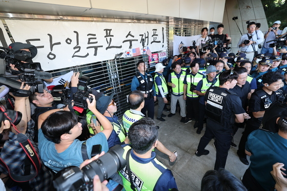 경찰·대한체육회, 올림픽공원 '잠실 개표소' 진입 시도
