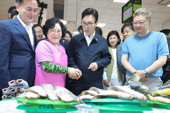 김민석, 노량진수산시장 찾아 "명절 대목 소비활성화 방안 검토"