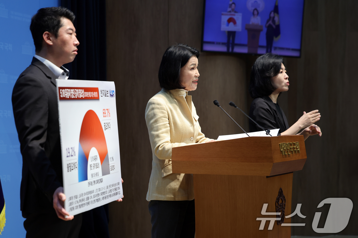 (서울=뉴스1) 황기선 기자 = 이진숙 국민의힘 의원이 8일 오전 서울 여의도 국회 소통관에서 5·18 유공자 명단 공개 관련 기자회견을 하고 있다.  2026.9.8/뉴스1