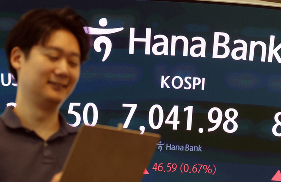 '반도체 강세' 코스피 1%대 상승…15거래일 만에 7000선 탈환[개장시황]
