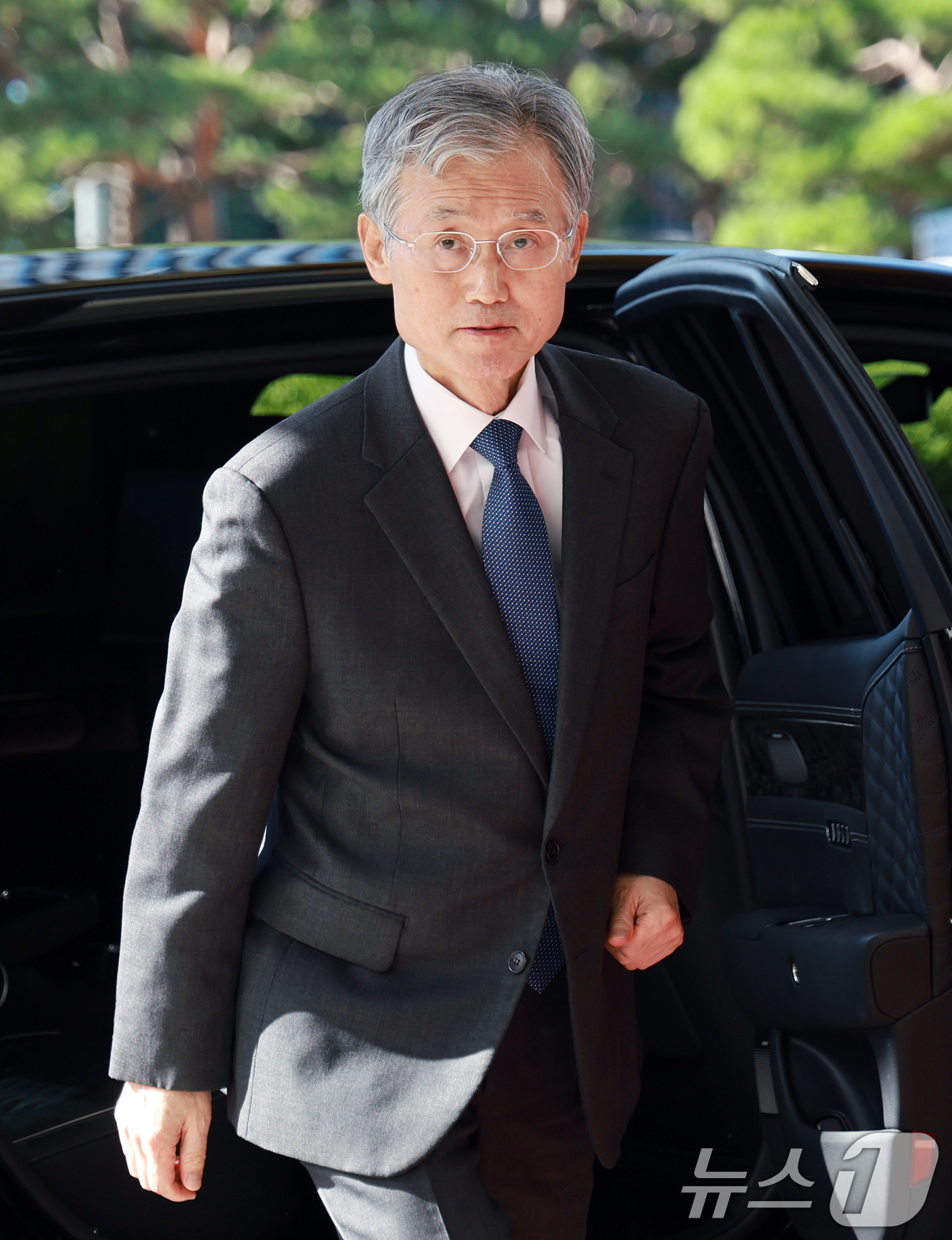 (서울=뉴스1) 이호윤 기자 = 조희대 대법원장이 8일 서울 서초구 대법원 청사로 출근하고 있다. 2026.9.8/뉴스1