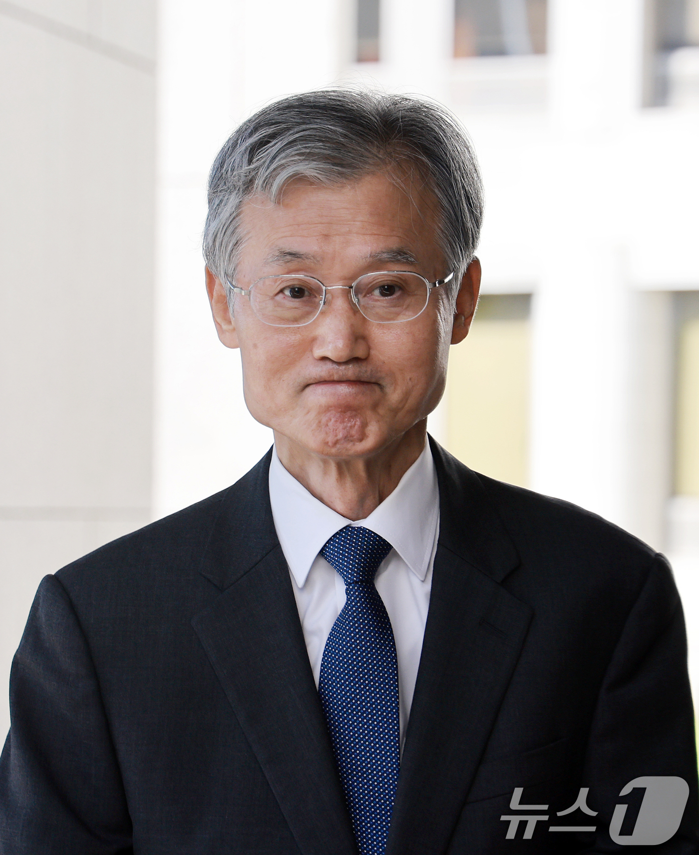 (서울=뉴스1) 이호윤 기자 = 조희대 대법원장이 8일 서울 서초구 대법원 청사로 출근하고 있다. 2026.9.8/뉴스1