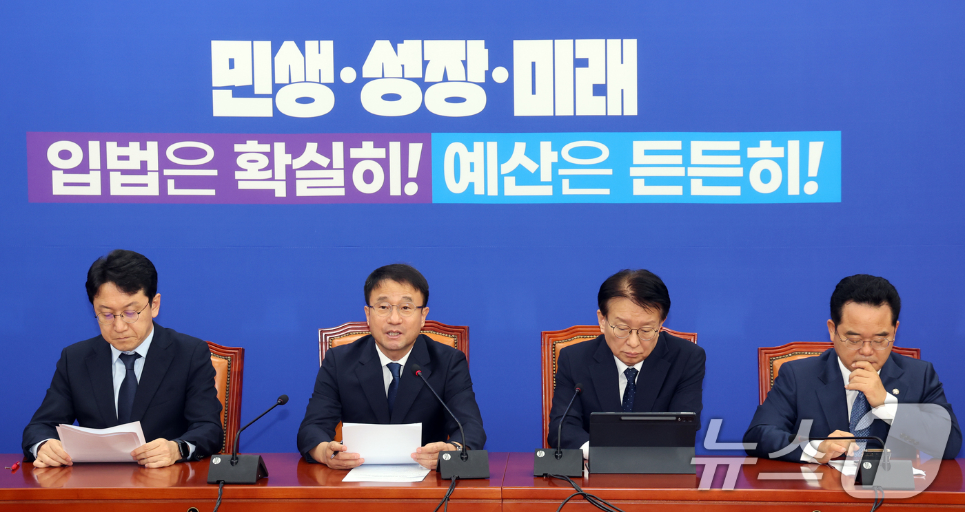 (서울=뉴스1) 황기선 기자 = 한병도 더불어민주당 원내대표가 8일 오전 서울 여의도 국회에서 열린 원내대책회의에서 발언을 하고 있다.  2026.9.8/뉴스1