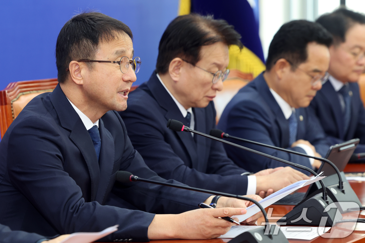 (서울=뉴스1) 황기선 기자 = 한병도 더불어민주당 원내대표가 8일 오전 서울 여의도 국회에서 열린 원내대책회의에서 발언을 하고 있다.  2026.9.8/뉴스1