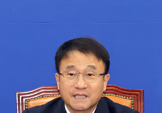 발언하는 한병도 원내대표