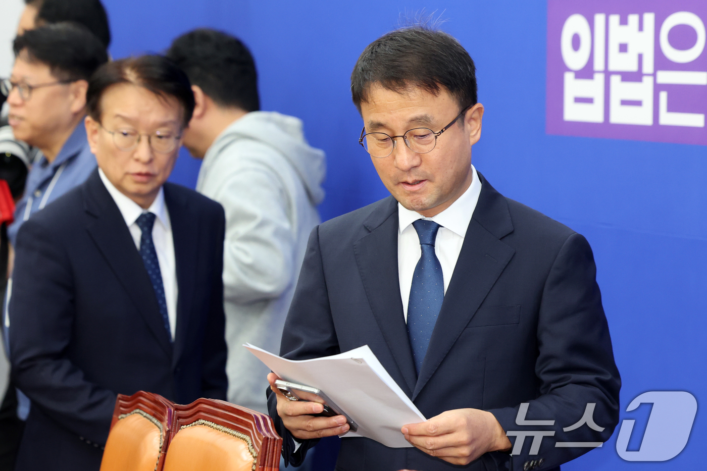(서울=뉴스1) 황기선 기자 = 한병도 더불어민주당 원내대표가 8일 오전 서울 여의도 국회에서 열린 원내대책회의에 참석하고 있다.  2026.9.8/뉴스1