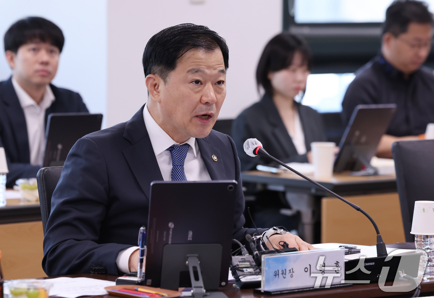 (서울=뉴스1) 박지혜 기자 = 건강보험정책심의위원회 위원장인 이형훈 보건복지부 제2차관이 8일 서울 서초구 건강보험심사평가원에서 열린 제15차 건강보험정책심의위원회에서 모두발언을 …