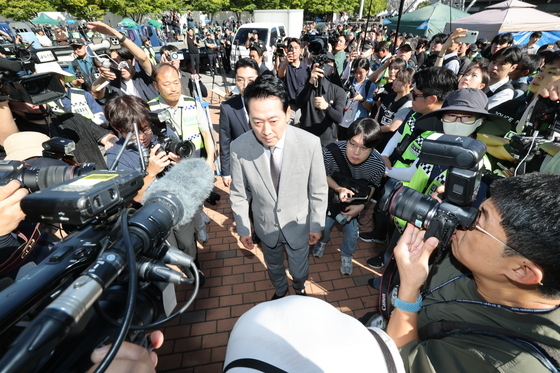 봉쇄 풀린 핸들볼경기장 찾은 장동혁 대표