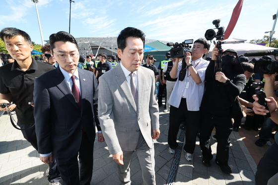 올공 찾은 장동혁 "李 순방 때 개표소 진입, 강한 유감"