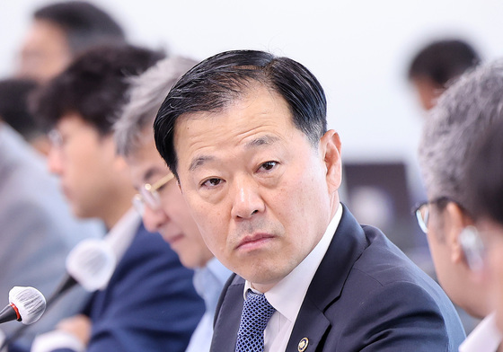 건강보험정책심의위원회 참석한 이형훈 위원장