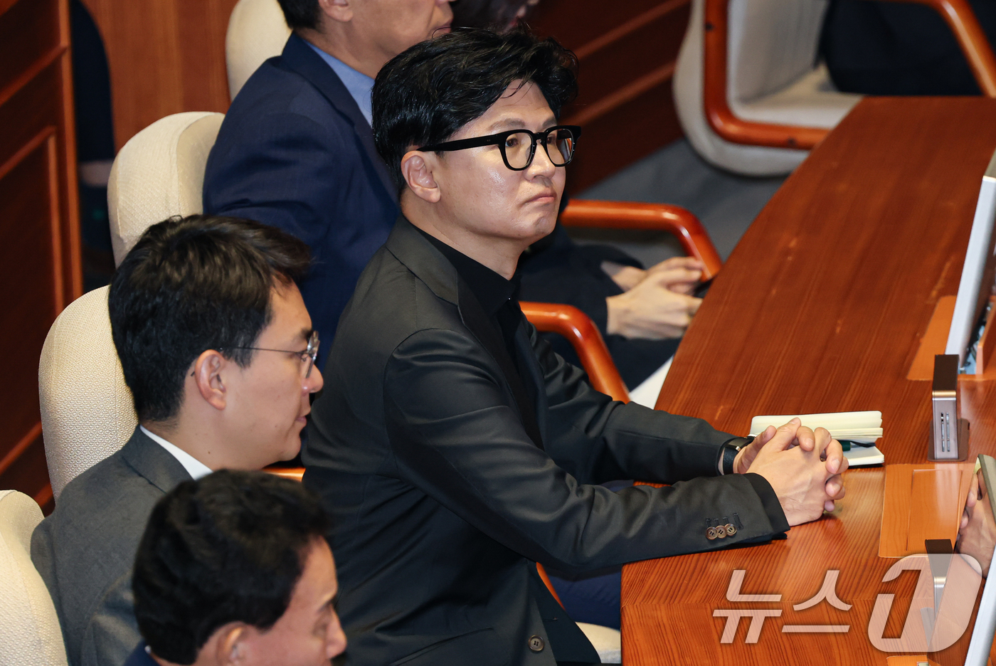(서울=뉴스1) 김도우 기자 = 한동훈 무소속 의원이 8일 오전 서울 여의도 국회에서 열린 제439회국회(정기회) 제4차 본회의에 참석해 정점식 국민의힘 원내대표의 교섭단체 대표연 …
