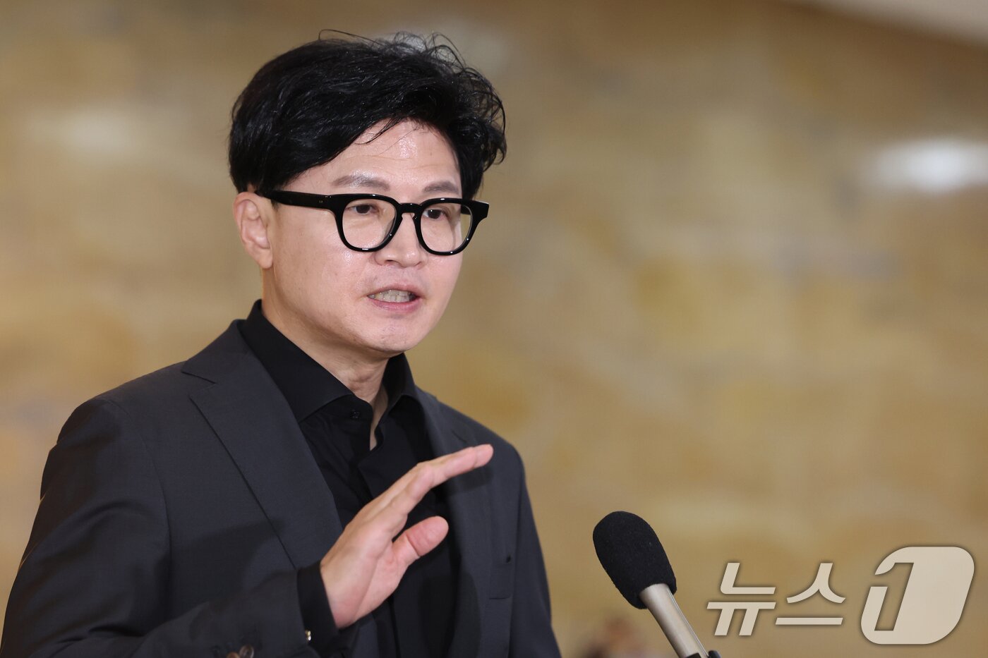 본문 이미지 - 한동훈 무소속 의원이 8일 오전 서울 여의도 국회에서 김승원 법무부 장관 후보자 의혹과 관련해 발언을 하고 있다. 2026.9.8 ⓒ 뉴스1 황기선 기자