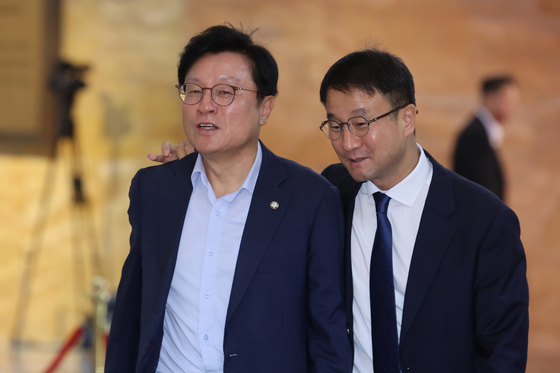 함께 본회의장 향하는 한병도·박형수