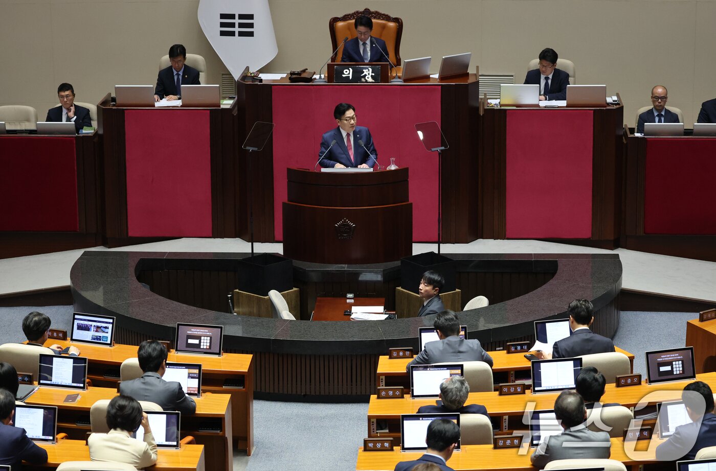 본문 이미지 - 정점식 국민의힘 원내대표가 8일 오전 서울 여의도 국회에서 열린 제439회국회(정기회) 제4차 본회의에서 교섭단체 대표연설을 하고 있다. 2026.9.8 ⓒ 뉴스1 김도우 기자