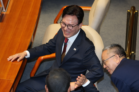 대화 나누는 김민석 당대표