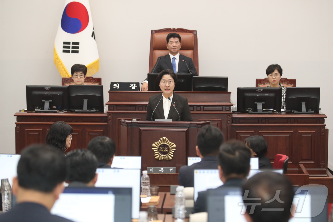 (제주=뉴스1) 오미란 기자 = 고의숙 제주특별자치도교육감이 8일 오전 제454회 제주도의회 제1차 정례회 제5차 본회의(교육행정질문)에서 발언하고 있다.(제주도의회 제공, 재판매 …