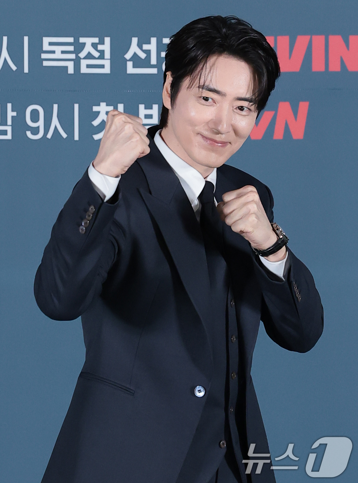 (서울=뉴스1) 권현진 기자 = 배우 이준혁이 8일 서울 용산구 CGV 용산아이파크몰에서 열린 티빙 오리지널 ‘로또 1등도 출근합니다’(감독 윤영빈) 제작발표회에 참석해 포즈를 …