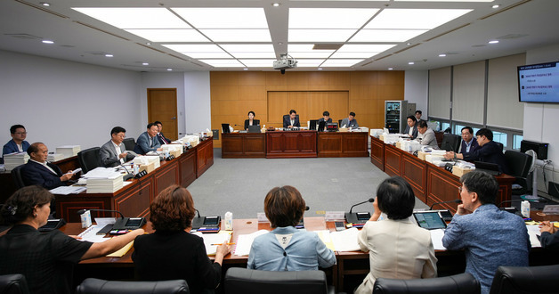 전북도의회, 천호성 교육감 공약 예산 '싹둑'…천 발언 갈등 여파