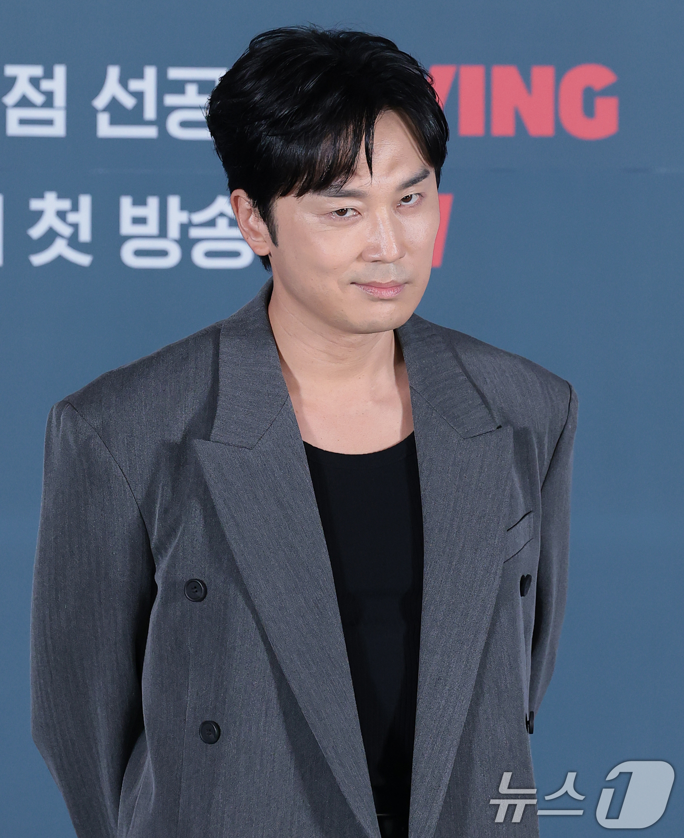 (서울=뉴스1) 권현진 기자 = 배우 서현우가 8일 서울 용산구 CGV 용산아이파크몰에서 열린 티빙 오리지널 ‘로또 1등도 출근합니다’(감독 윤영빈) 제작발표회에 참석해 포즈를 …