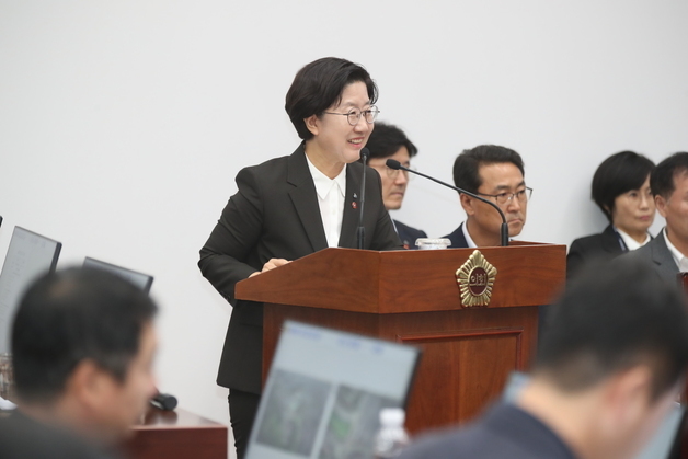고의숙 제주교육감, '전임자 흔적 지우기식 행정' 비판에 "오해"