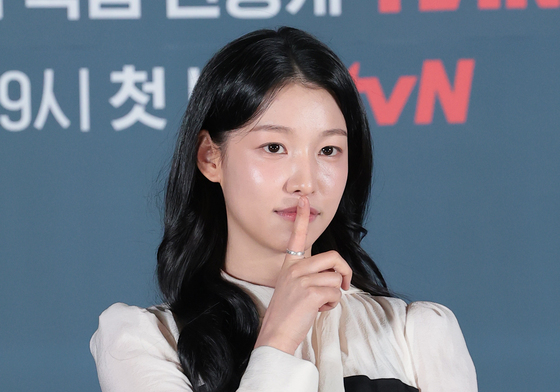 백예인, 신비로운 여인