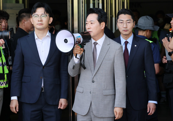 핸드볼경기장 방문 후 발언하는 장동혁 대표