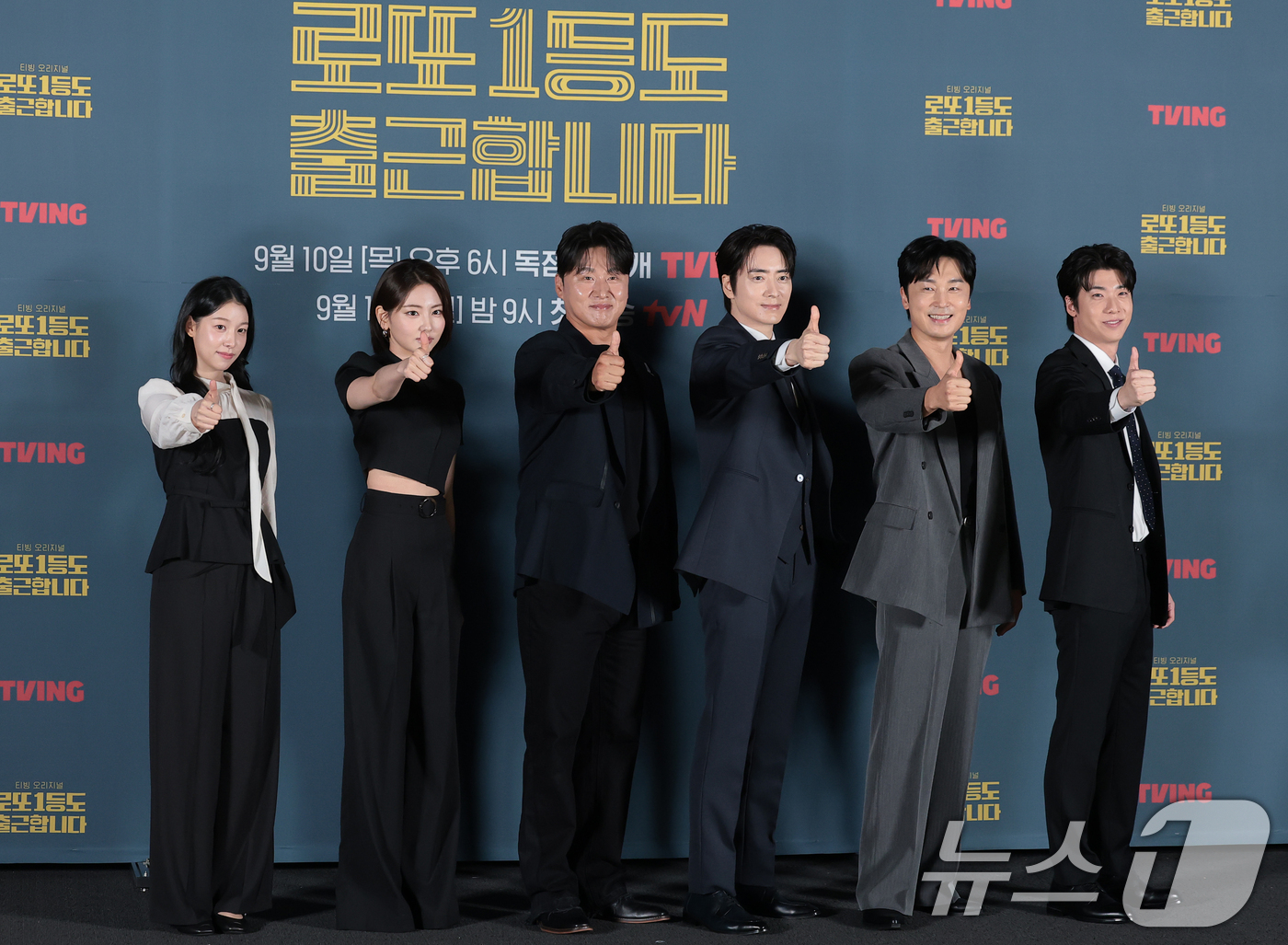 (서울=뉴스1) 권현진 기자 = 배우 백예인(왼쪽부터)과 하율리, 오대환, 이준혁, 서현우, 홍진기가 8일 서울 용산구  CGV 용산아이파크몰에서 열린 티빙 오리지널 ‘로또 1등도 …
