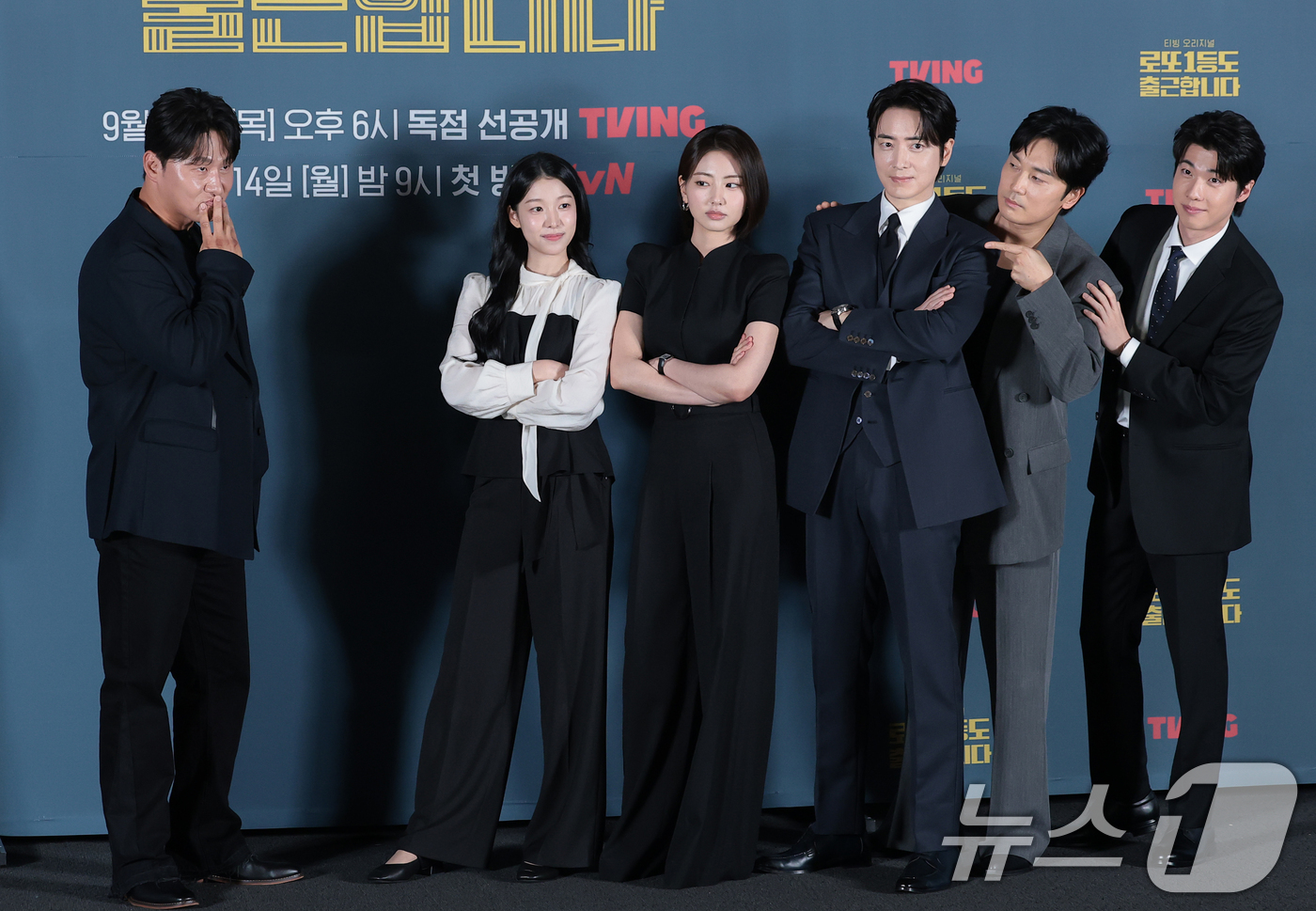 (서울=뉴스1) 권현진 기자 = 배우 오대환(왼쪽부터)과 백예인, 하율리, 오대환, 이준혁, 서현우, 홍진기가 8일 서울 용산구 CGV 용산아이파크몰에서 열린 티빙 오리지널 ‘로 …