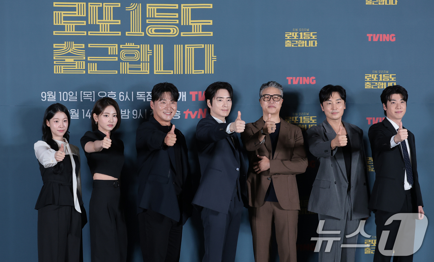 (서울=뉴스1) 권현진 기자 = 배우 백예인(왼쪽부터)과 하율리, 오대환, 윤영빈 감독, 서현우, 홍진기가 8일 서울 용산구 CGV 용산아이파크몰에서 열린 티빙 오리지널 ‘로또 …
